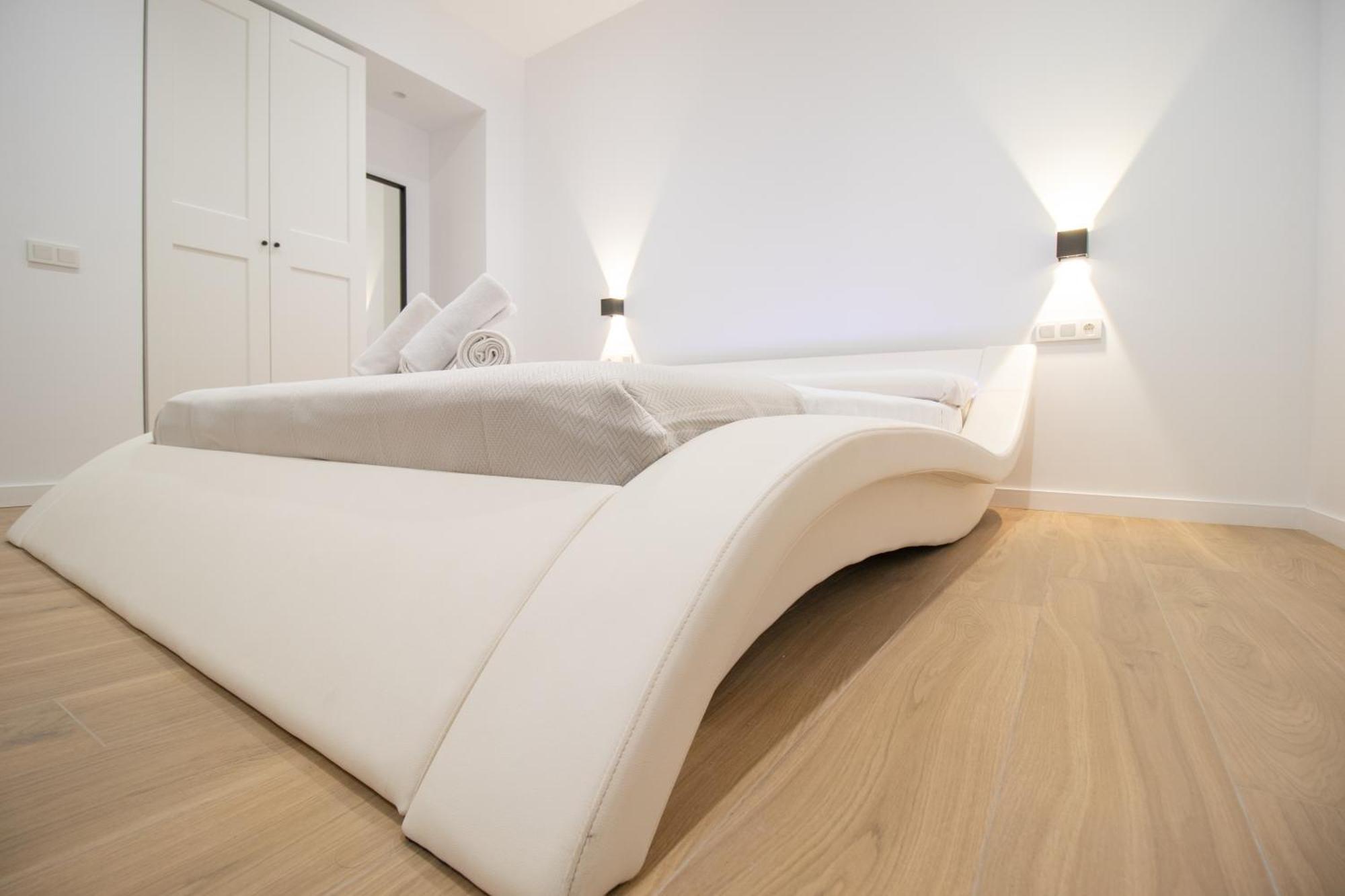 Bedtime Suites By Concept Flats Валенсия Экстерьер фото